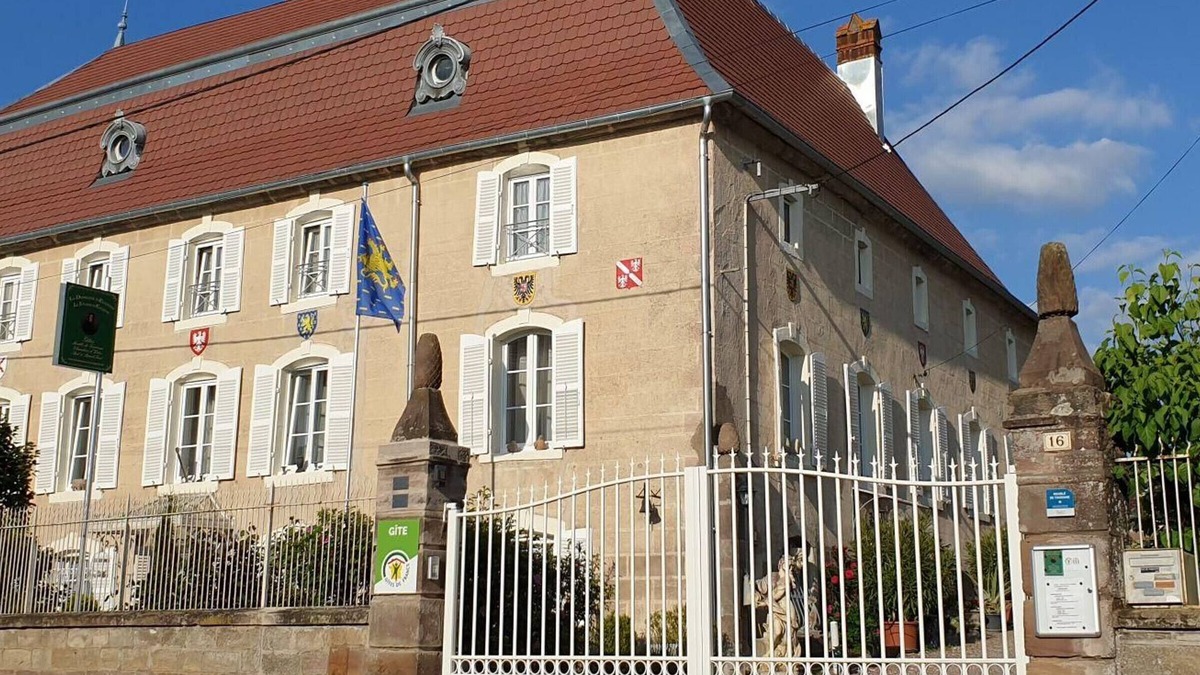 Mersuay Cottage | Spacious historic house for 12, near nature