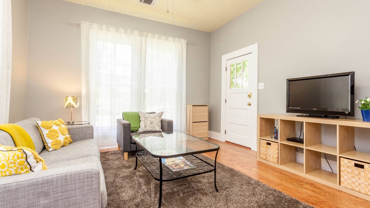 Hyde Park House | Spacious Historic Hyde Park Bungalow w/Office in Central Austin by UT/Downtown