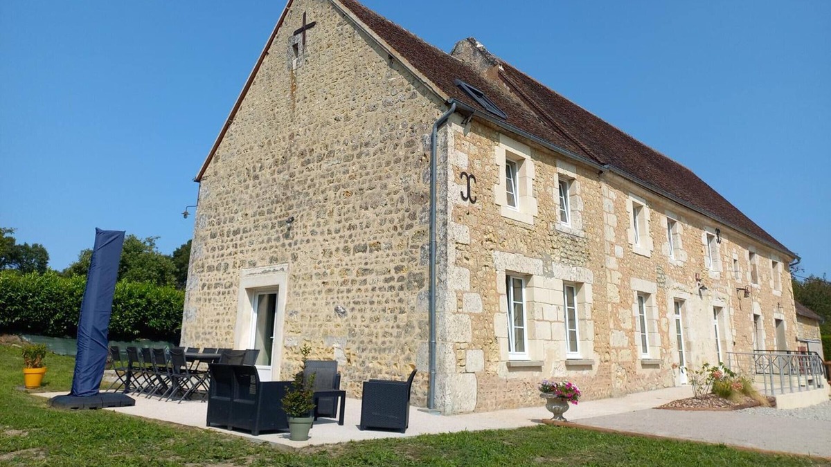 La Mesniere Cottage | Spacious Historic Manor with Modern Amenities, Terrace, and Garden in La Mesnière