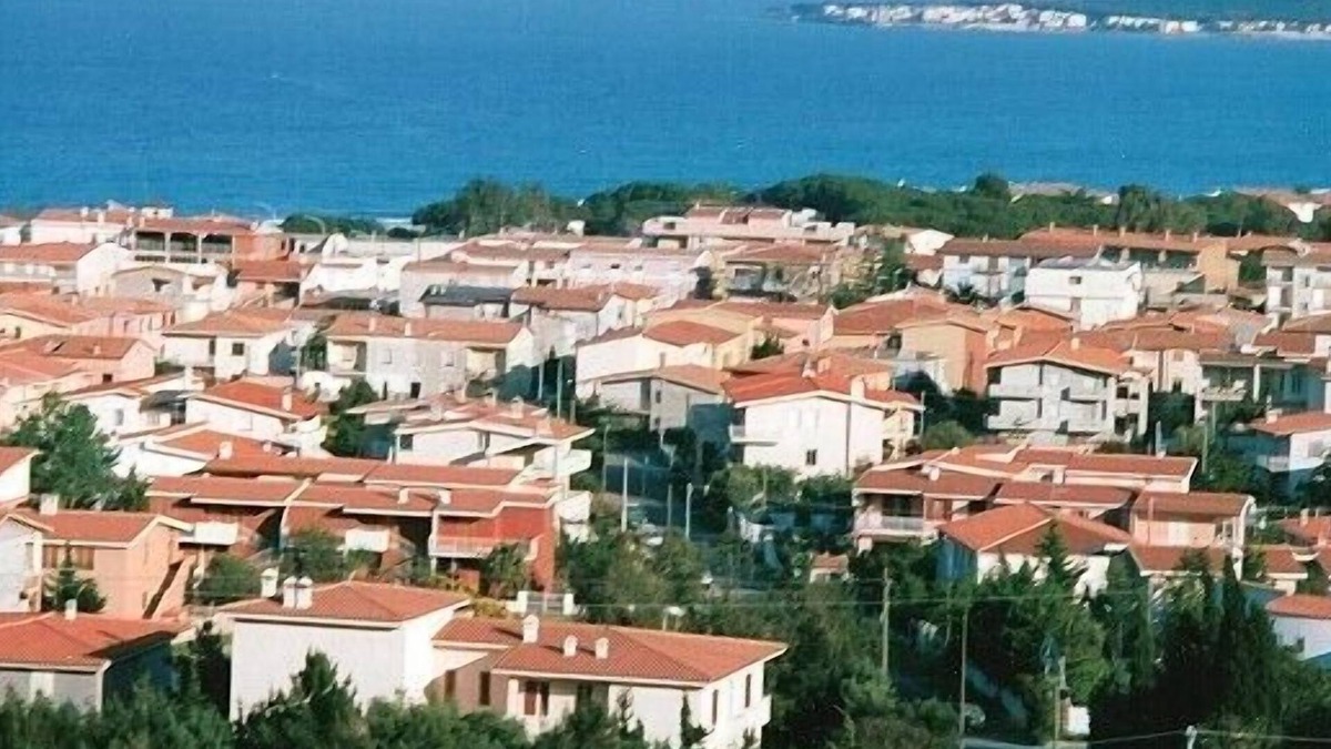 La Caletta Apartment | Spacious holiday apartment in La Caletta, a few minutes from the beach
