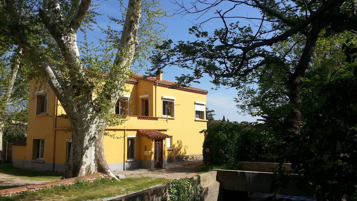 Thuir Apartment | Spacious holiday cottage and garden in the country