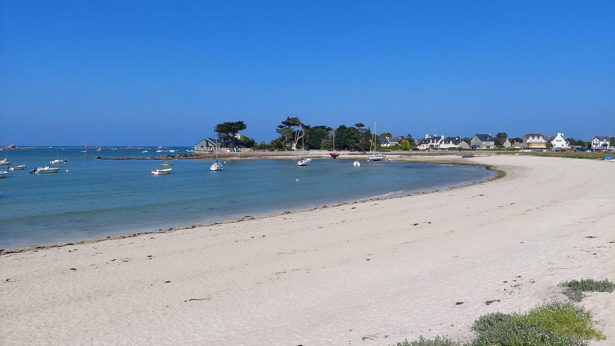 Plouneour-Brignogan-Plages House | Spacious holiday home with sea view