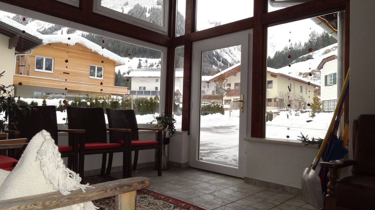 Holzgau House | Spacious holiday home with garden
