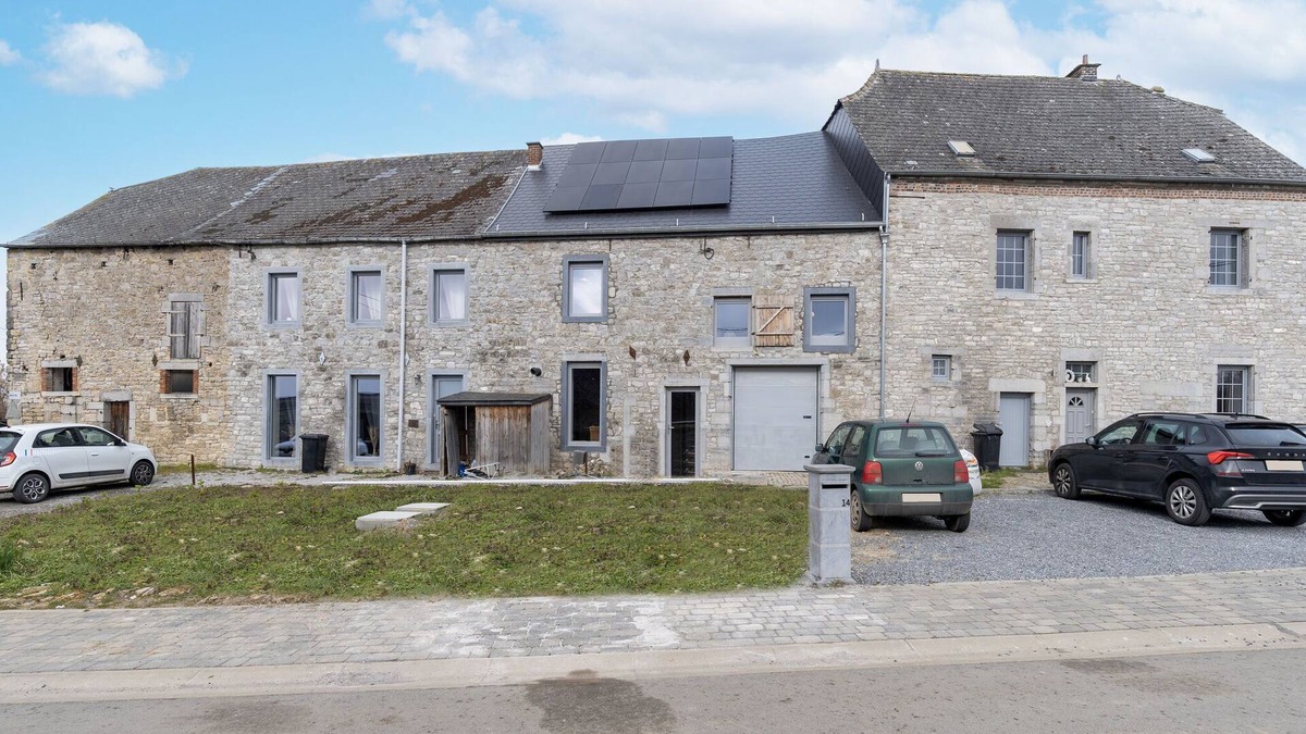 Doische House | Spacious holiday home in Doische with private pool