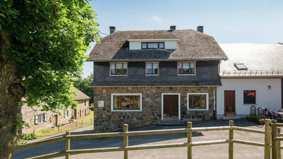 Amel House | Spacious holiday home with large garden
