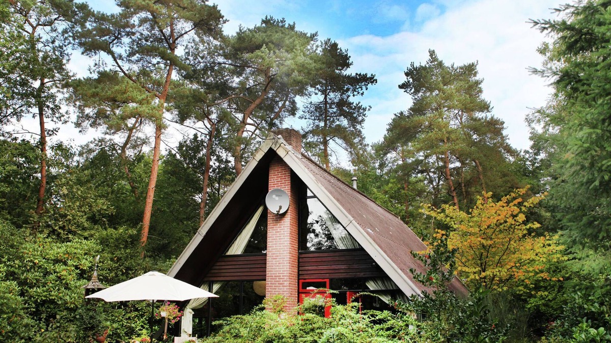 Eersel House | Spacious Holiday Home in Eersel with Open Fire