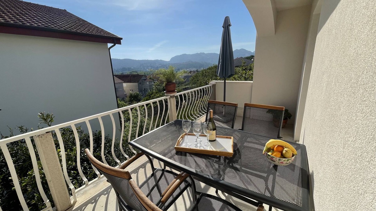 Srebreno Apartment | Spacious Holiday Residence Zvono - 8 minutes from the beach