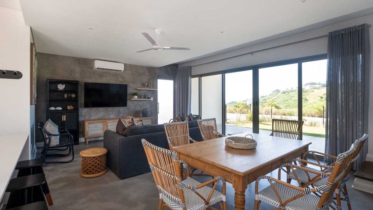 Salt Rock Apartment | Spacious Holiday Home in Zululami - Private Pool