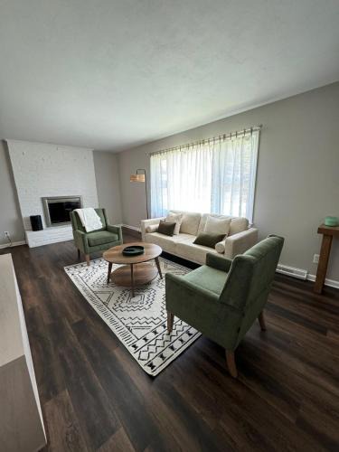 Marshall House | Spacious home, 5 mins to Missouri Valley College