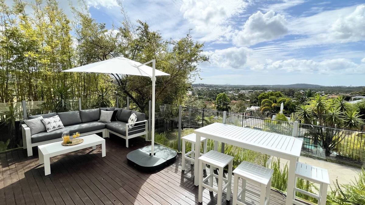 Pacific Pines House | Spacious home, big pool, great view near theme park