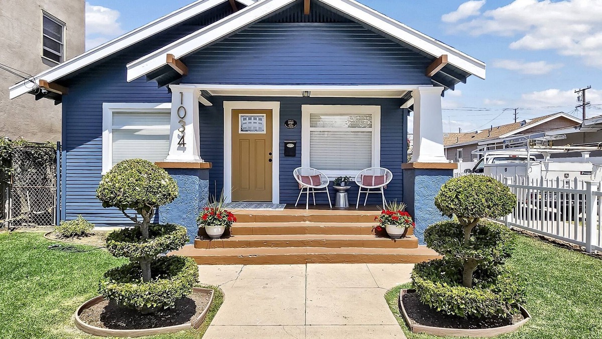 Willmore House | Spacious Home Close to Downtown Long Beach & Convention Ctr