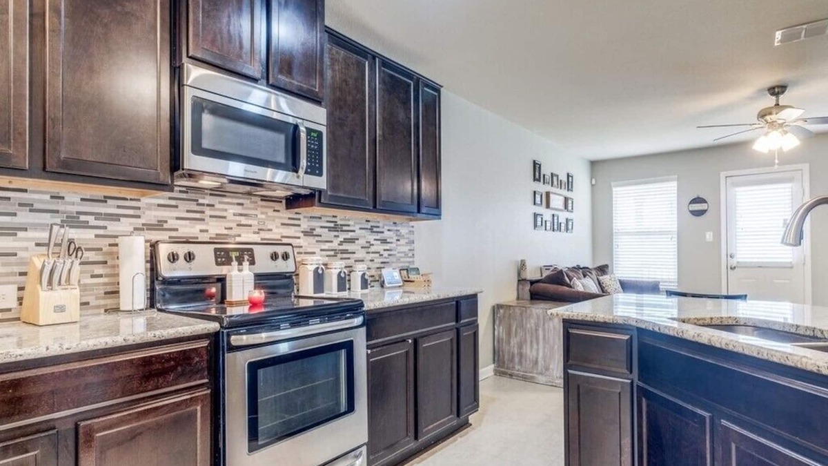 Southside House | Spacious home for a family getaway to San Antonio. Close to everything!