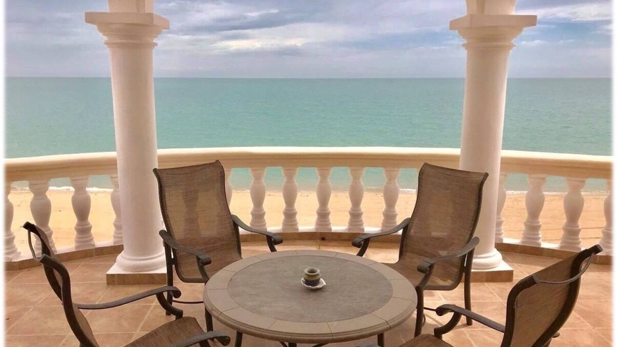 Villas de Las Palmas House | Spacious Home Great for a Family Vacation Right on the Beach!
