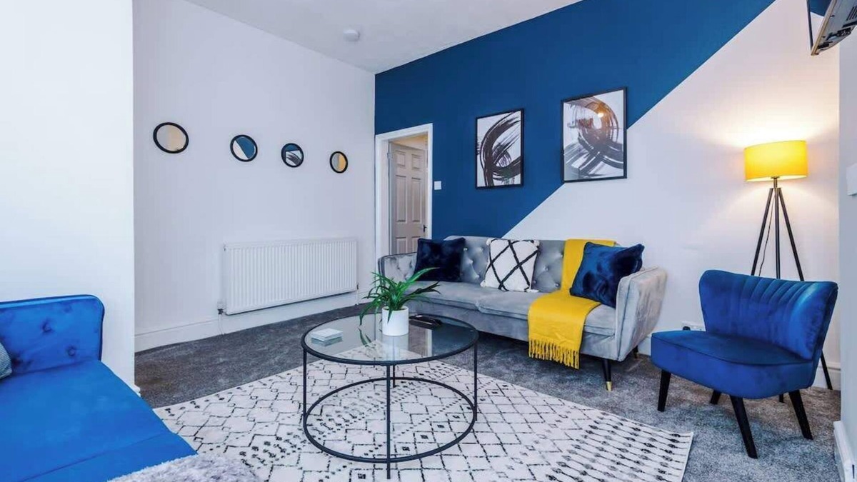 Droylsden House | Spacious Home, Ideal for Business Stays, Sleeps 9!
