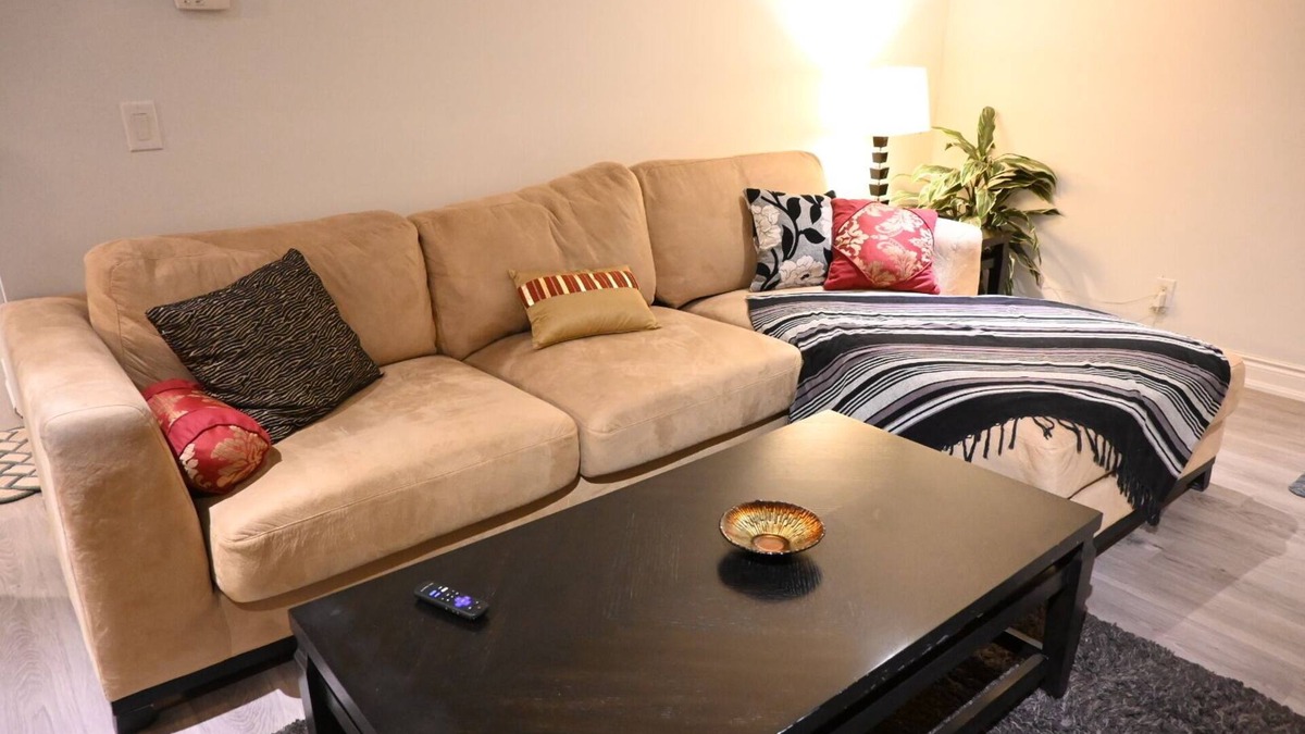 Meadowvale Village House | Spacious home in Mississauga with pool table in the basement.