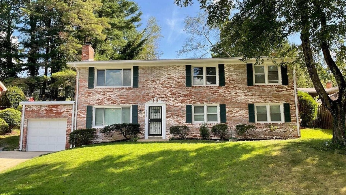 Camp Springs House | Spacious Home in Tranquil Neighborhood, Metro, Easy Access to DC and Baltimore
