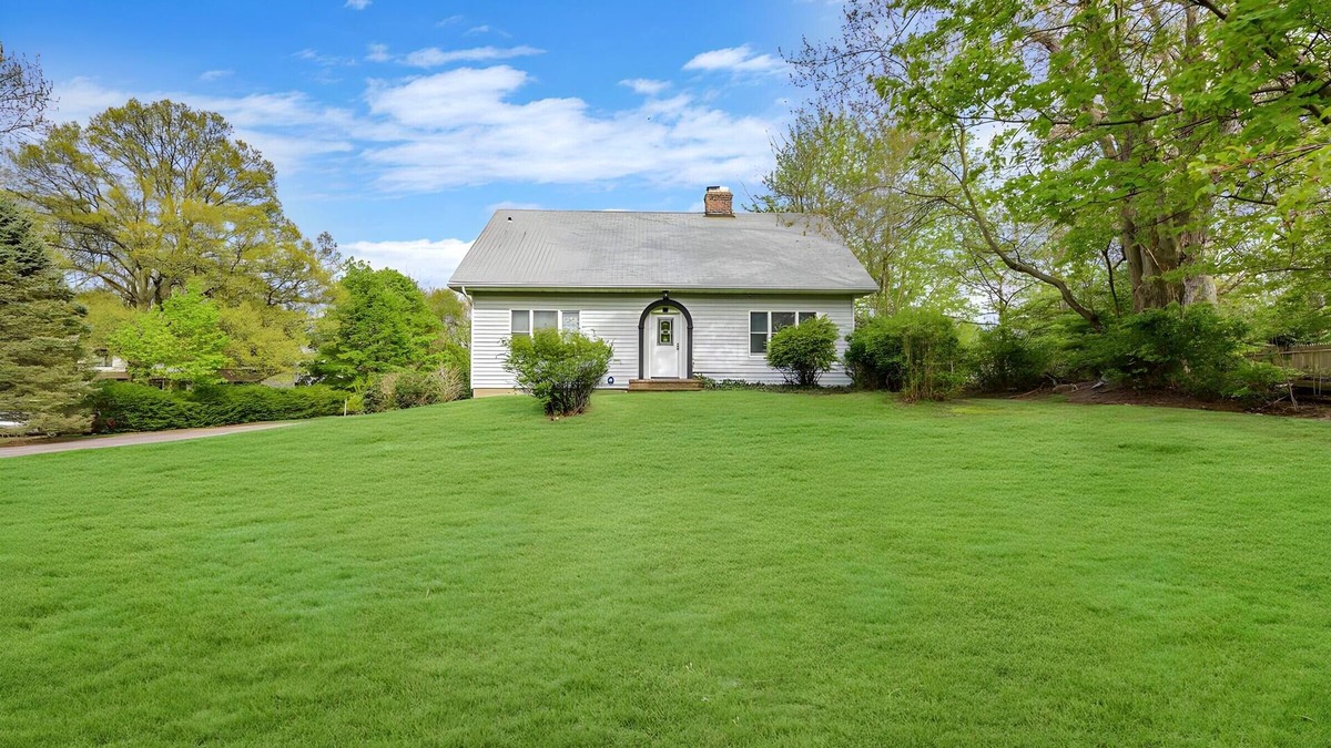 Lake Grove House | Spacious Home Located Close to Stony Brook!