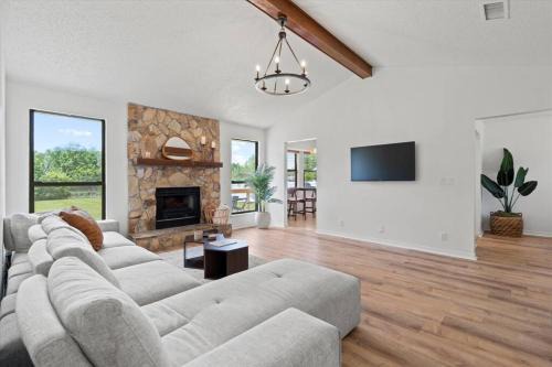 Girvin House | Spacious Home Near Beach, Large Yard, Game Room and Dog Friendly