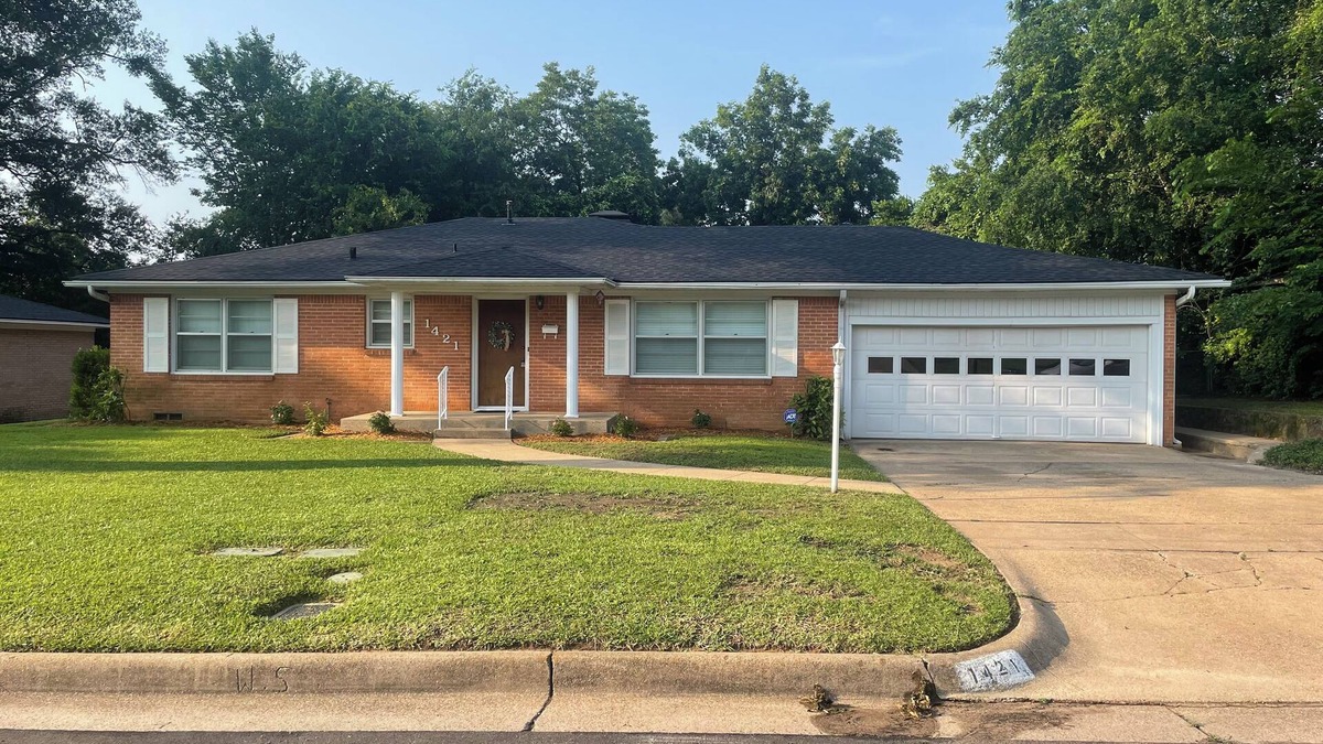 Tyler House | Spacious home near medical/college