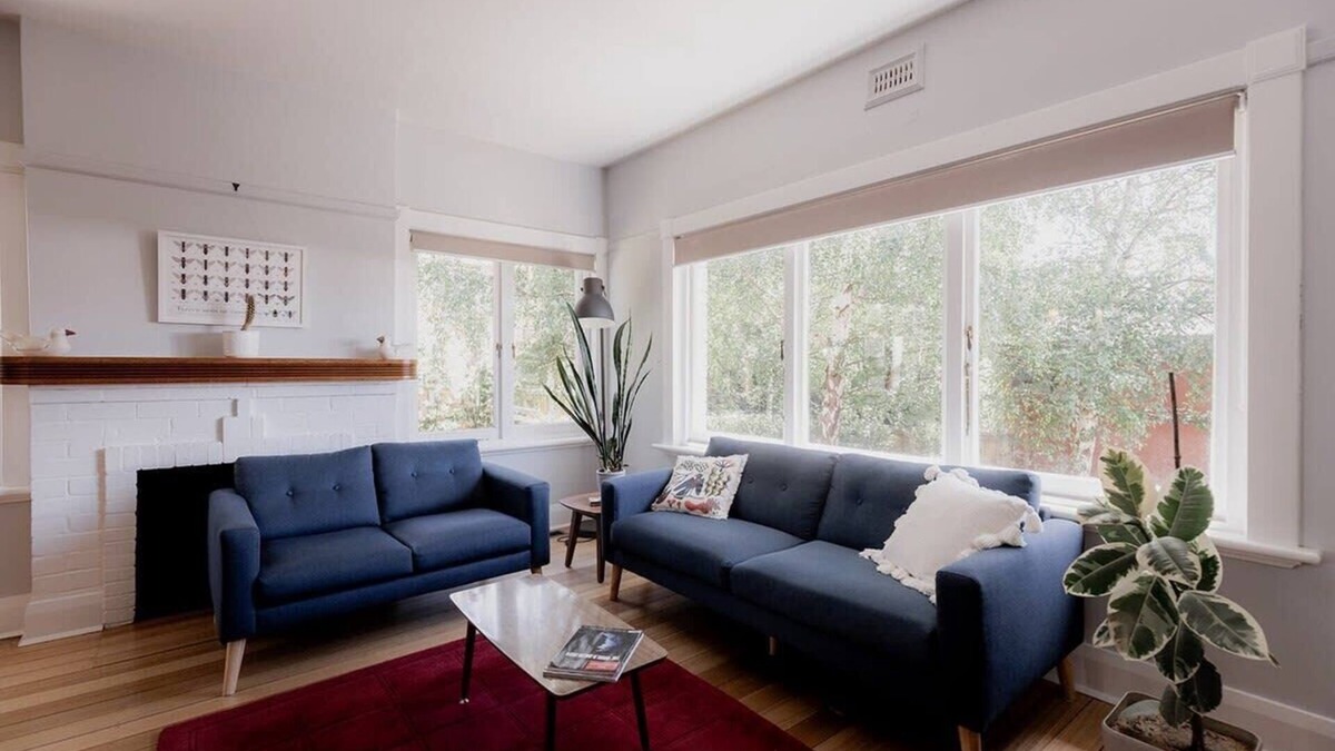 Sandy Bay House | Spacious home near the Derwent in Sandy Bay