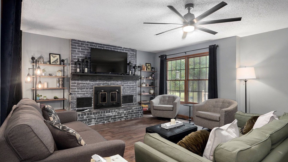 Mount Vernon House | Spacious Home: Scenic 10 acres - game room - fireplace - firepit