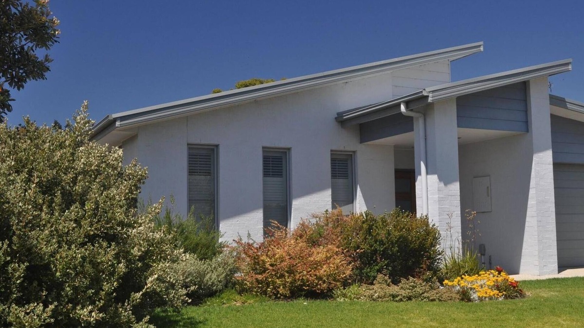 Inverloch House | Spacious home, surf beach location, pet friendly