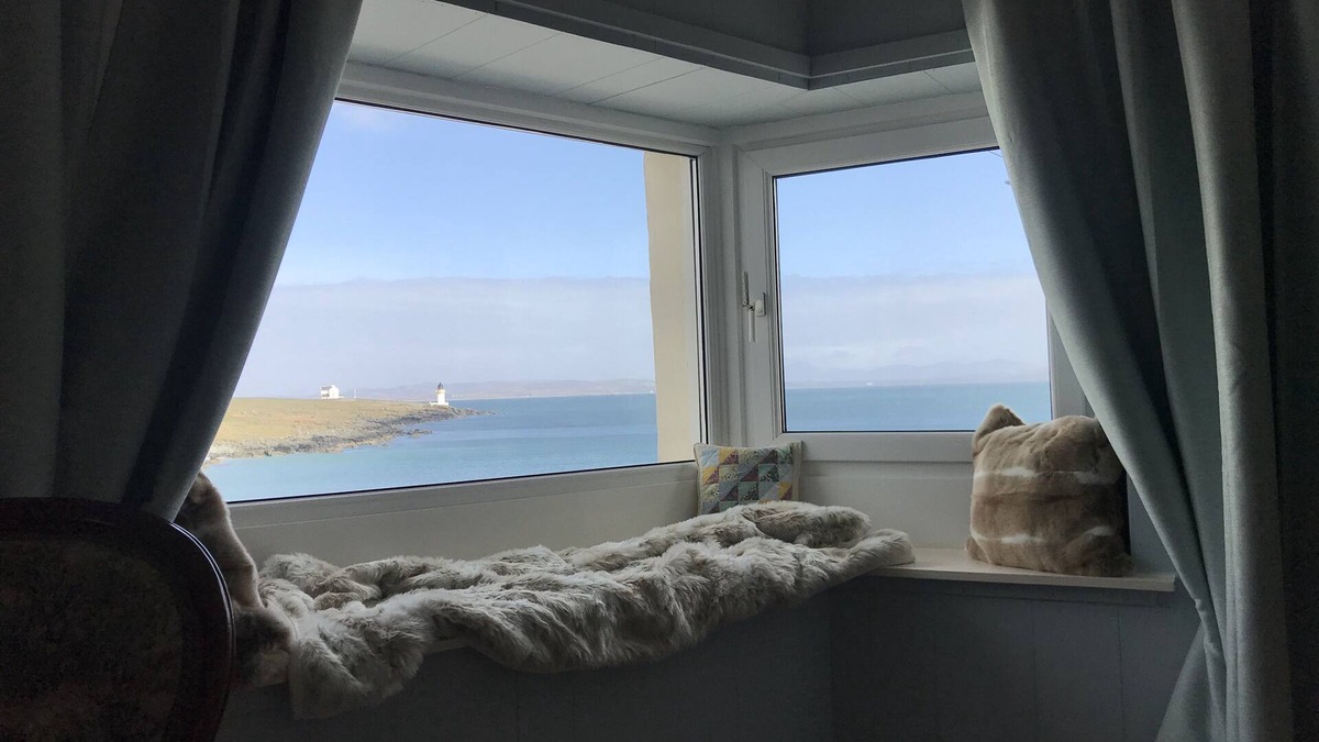 Port Charlotte House | 💙 spacious home with beautiful views in the heart of the village 1 min to beach