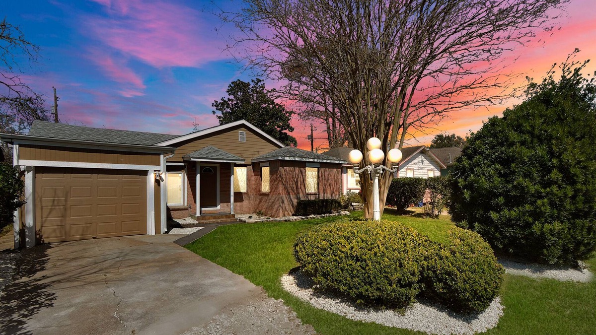 Texas City House | Spacious Home w/King Bed - mid of Kemah and Galveston