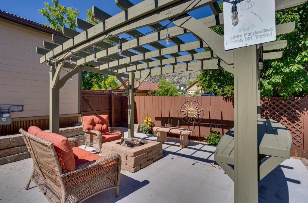 Ridgway House | Spacious Home with Deck 5 Mi to Ridgway State Park!