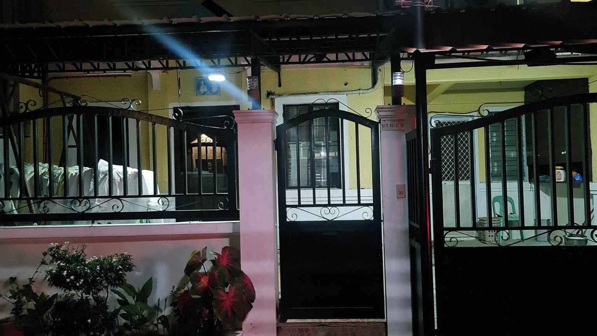 Imus House | Spacious home with fast internet connection! Near commercial establishments