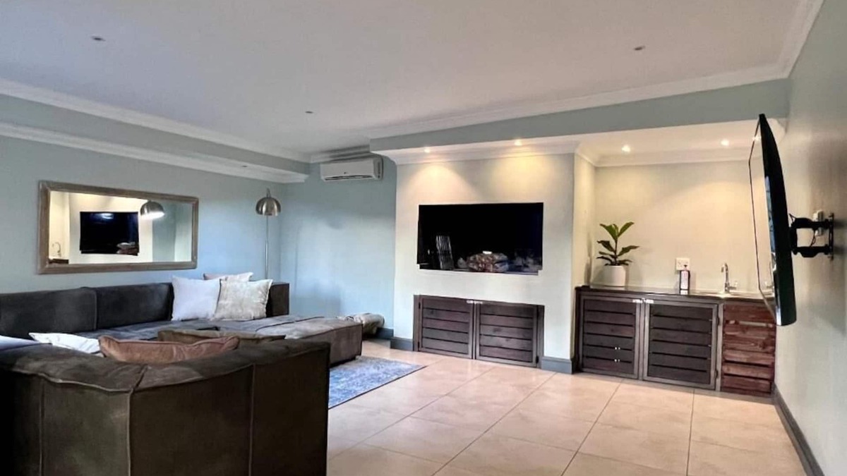 Strand House | Spacious home with pool 200M from beach