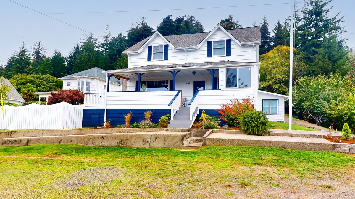 Gardiner House | Spacious home with river views, hot tub, covered porch, deck, grill, & W/D
