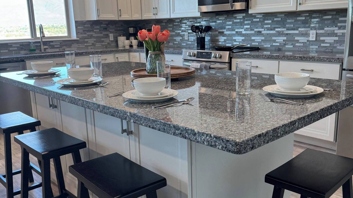 Winnemucca House | Spacious Home with Sunset Views | 4/3