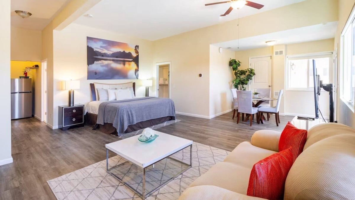 Kit Carson House | Spacious home with Spa, Private Driveway/Entrance, Mountain View, near SD Safari