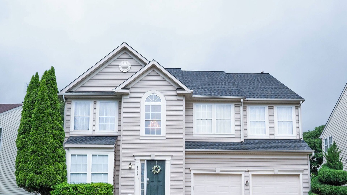 Owings Mills Cabin | Spacious Home with 4BR, 2.5 Bath for 8-10PPLE, with WiFi and free parking