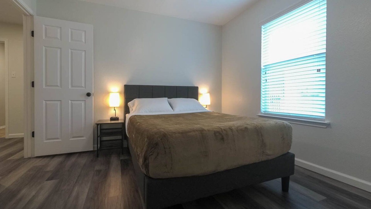 Temple House | Spacious home with WiFi/AC