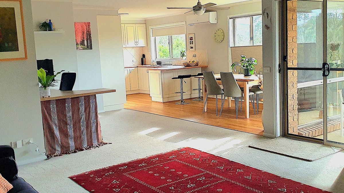 South Pambula House | Spacious house 5 minutes drive to the beach