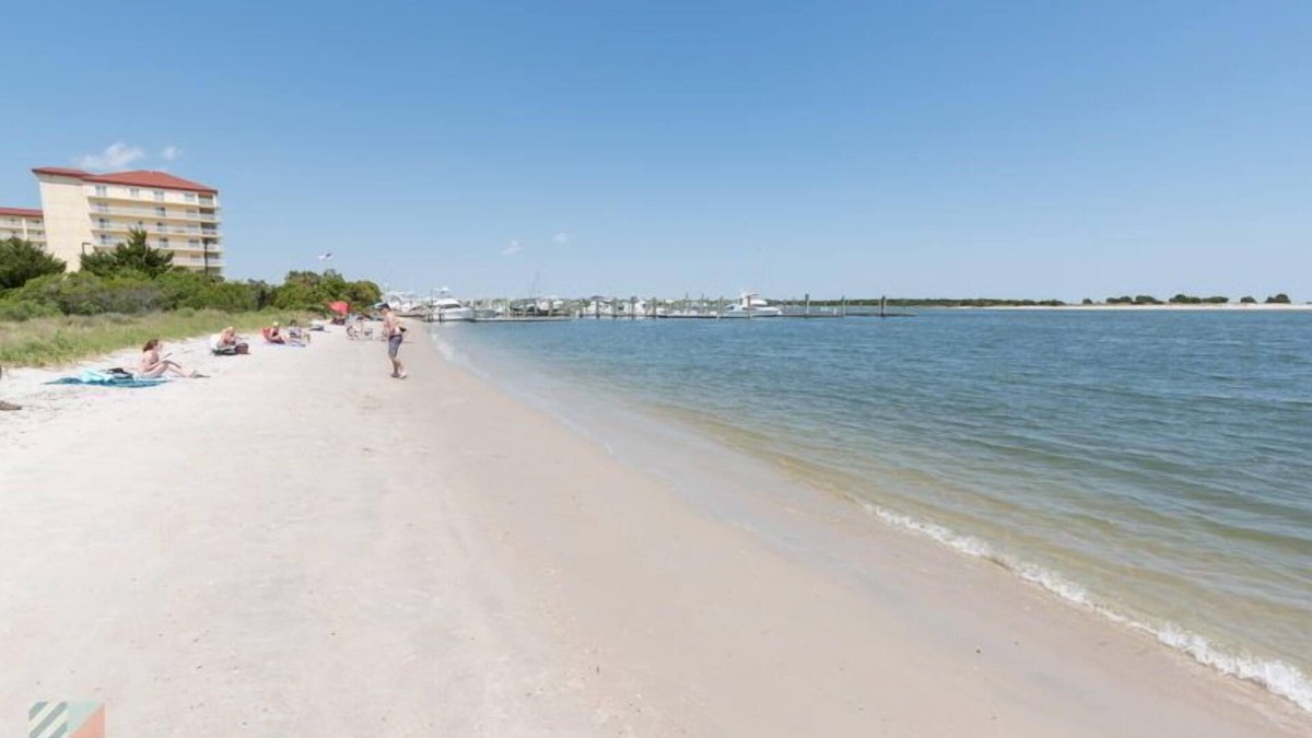Morehead City Boat Rental | Spacious House Boat with WiFi, pool, hot-tub and fitness room in superb Beaufort