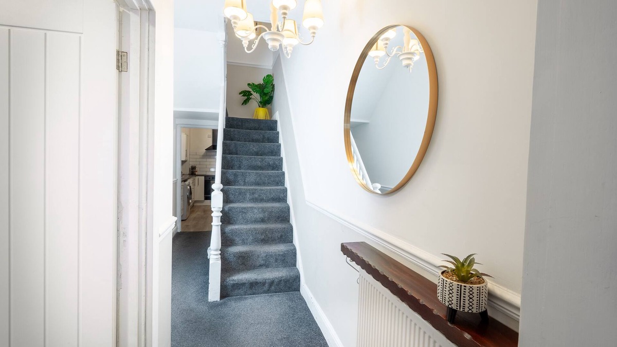 St. Thomas House | Spacious House for Big Groups on Danygraig Road
