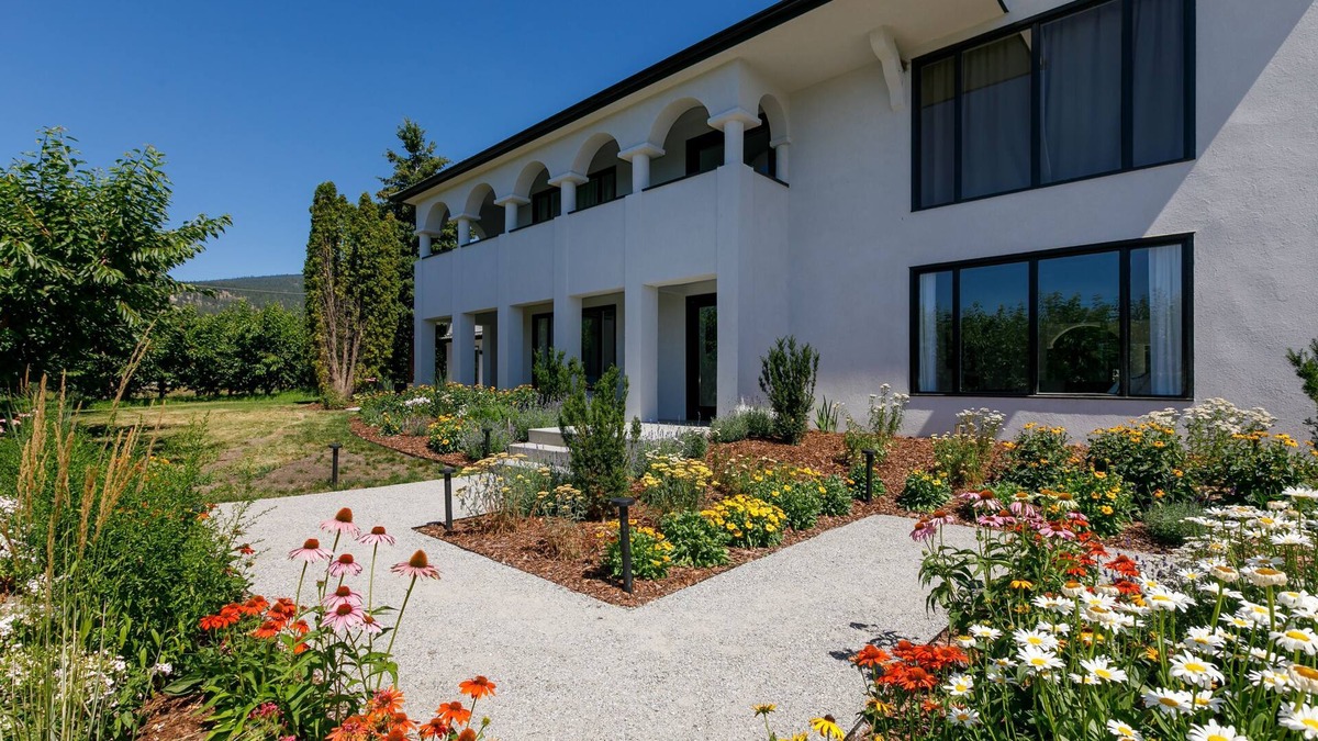 Okanagan-Similkameen Villa | Spacious house in a Naramta cherry orchard - 4 bedroom Spanish style villa