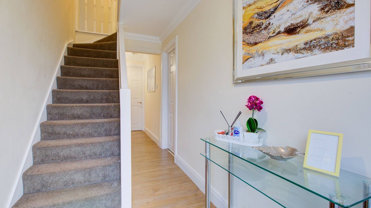 Reading House | Spacious house in a quite cul de sac with parking and great location.
