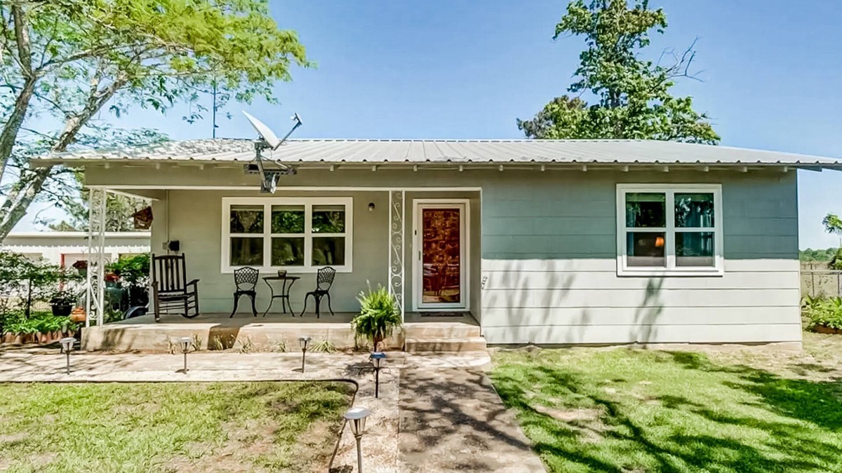 Smithville House | Spacious House in Charming Smithville - Dog-Friendly with patio