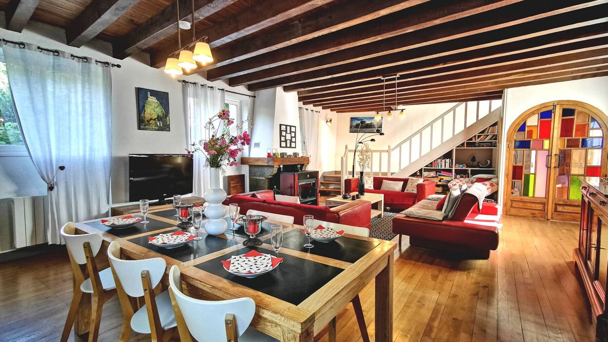 Saint-Vidal Cottage | Spacious house in historic village with terrace and WIFI included