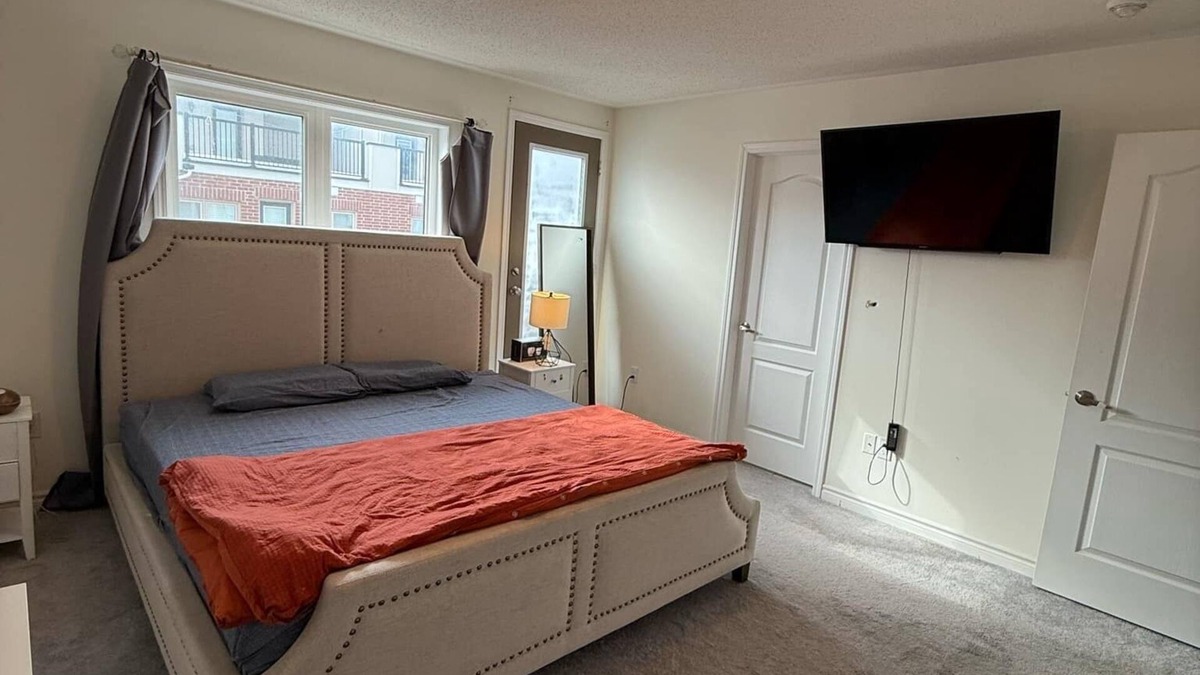 Markham House | Spacious house in Markham