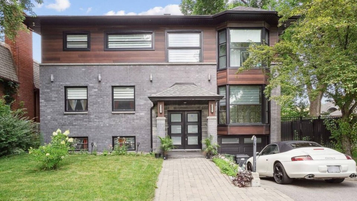 Pointe-aux-Trembles House | Spacious house in Montreal: 5 bedrooms, 4 bathrooms, garden with pool
