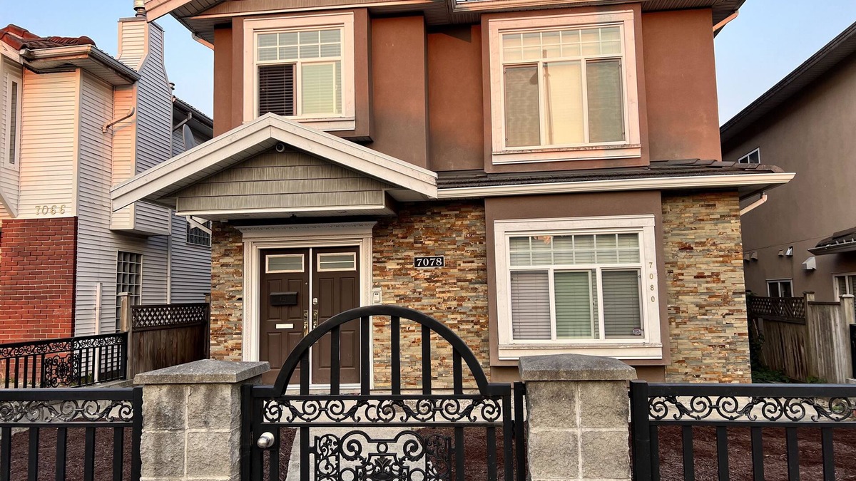 Sunset House | Spacious House located in Main St