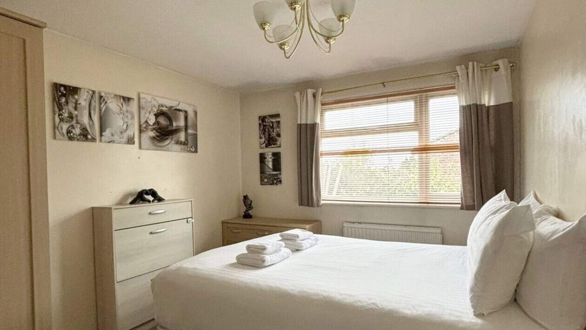 Cambridge House | Spacious House nr Cambridge with Parking & Garden