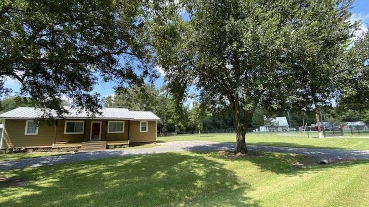 Gonzales House | Spacious house on quiet, dead-end street in Gonzales