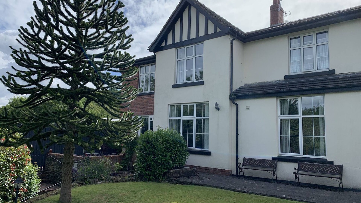 Ambergate House | Spacious house on the edge of the Peak District