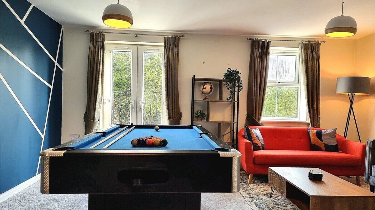 Hamilton House | Spacious House | Parking | Long Stay Discount